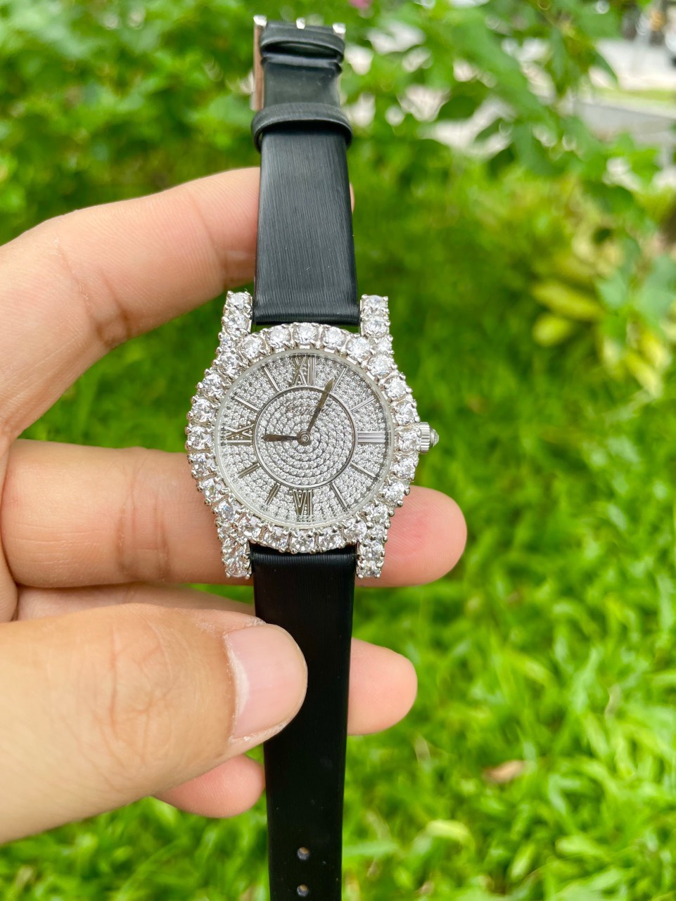 ng h Chopard L Heure Du Diamant n nh Super Fake 11 30mm