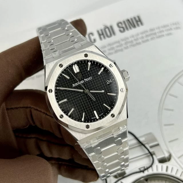 Cơn Địa Chấn Audemars Piguet Royal Oak và Đồng Hồ Replica 11 (2)