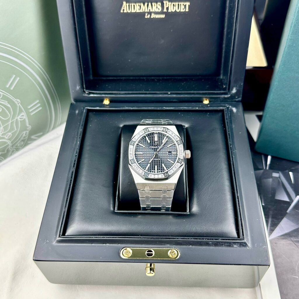 Phân Biệt Đồng Hồ Audemars Piguet Royal Oak Fake vs Real