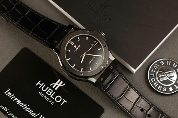 Đồng hồ Hublot Classic Fusion Ceramic chế tác gốm đen máy SW300 42mm (1)