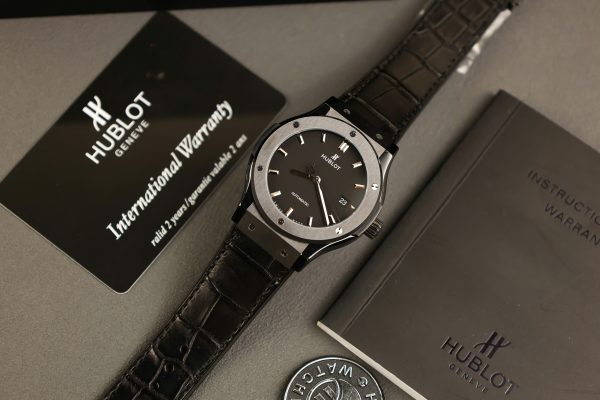 Đồng hồ Hublot Classic Fusion Ceramic chế tác gốm đen máy SW300 42mm (1)