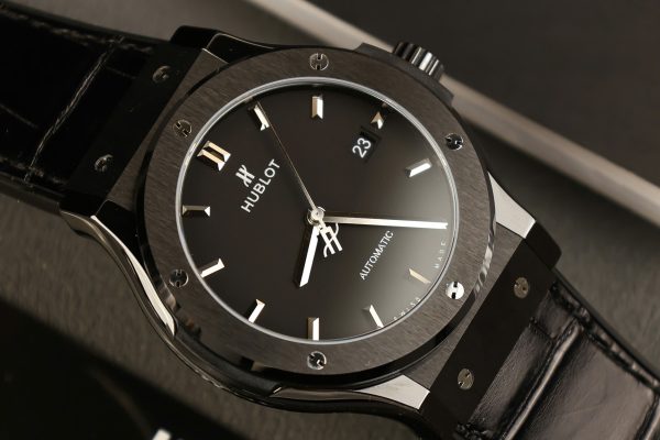 Đồng hồ Hublot Classic Fusion Ceramic chế tác gốm đen máy SW300 42mm (1)