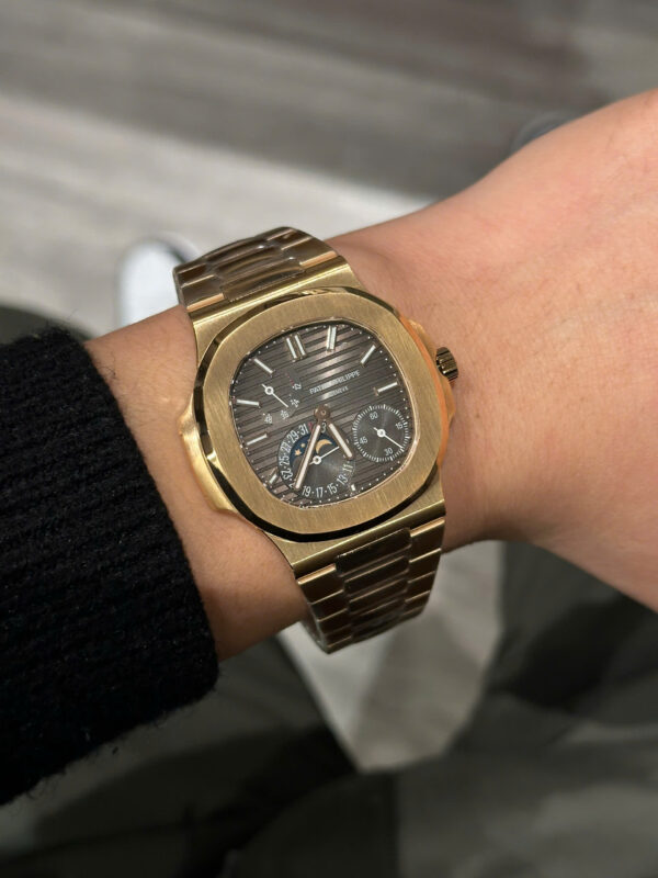 Đồng hồ Patek Philippe Nautilus 5712 mặt xám Rep 11 chạy full chức năng PPF 40mm (2)