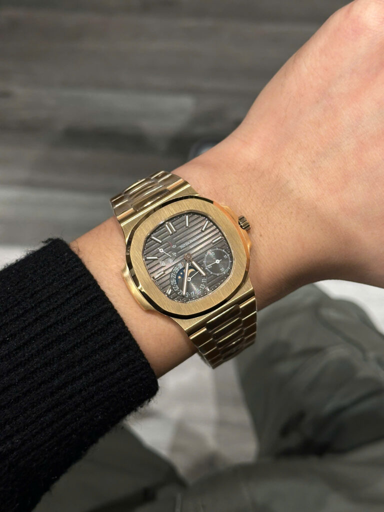 Đồng hồ Patek Philippe Nautilus 5712 mặt xám Rep 11 chạy full chức năng PPF 40mm (2)