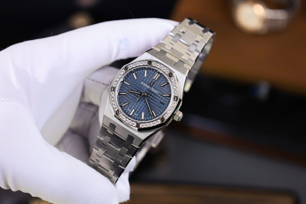 Đồng hồ Audemars Piguet Rep 11 Royal Oak mặt xanh blue đính đá 34mm (2)