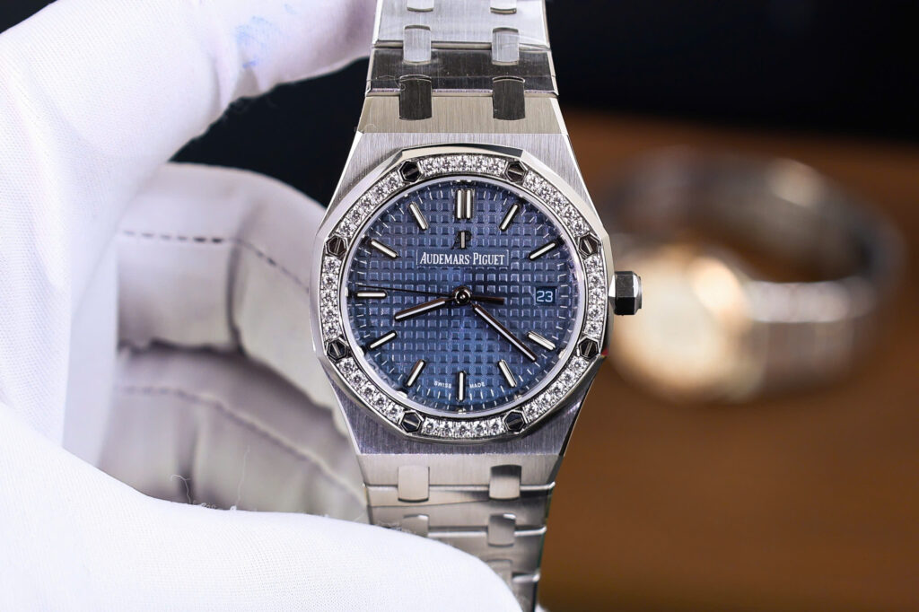 Đồng hồ Audemars Piguet Rep 11 Royal Oak mặt xanh blue đính đá 34mm (2)