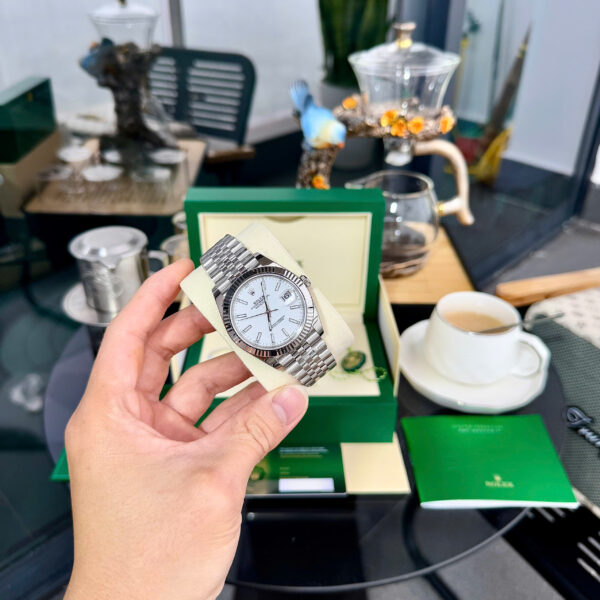 Đồng hồ Rolex DateJust Fake 1 1 mặt trắng cọc số dạ quang nhà máy Clean 41mm (2)