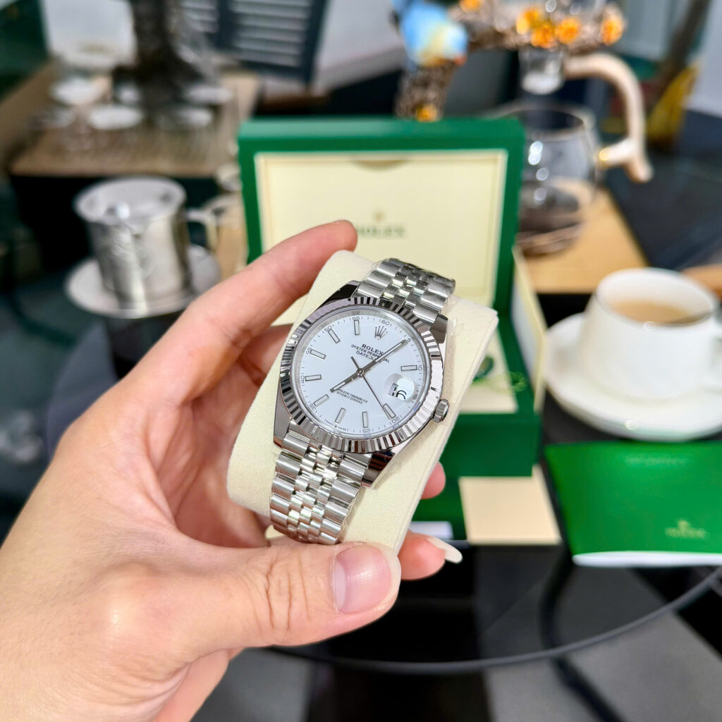 Đồng hồ Rolex DateJust Fake 1 1 mặt trắng cọc số dạ quang nhà máy Clean 41mm (2)