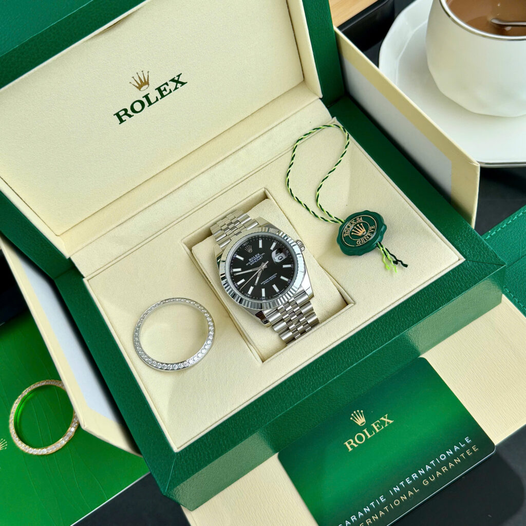 Đồng hồ Rolex DateJust Rep 11 mặt đen cọc số dạ quang nhá máy Clean 41mm (2)