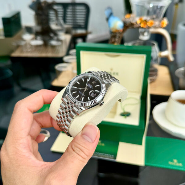 Đồng hồ Rolex DateJust Rep 11 mặt đen cọc số dạ quang nhá máy Clean 41mm (2)