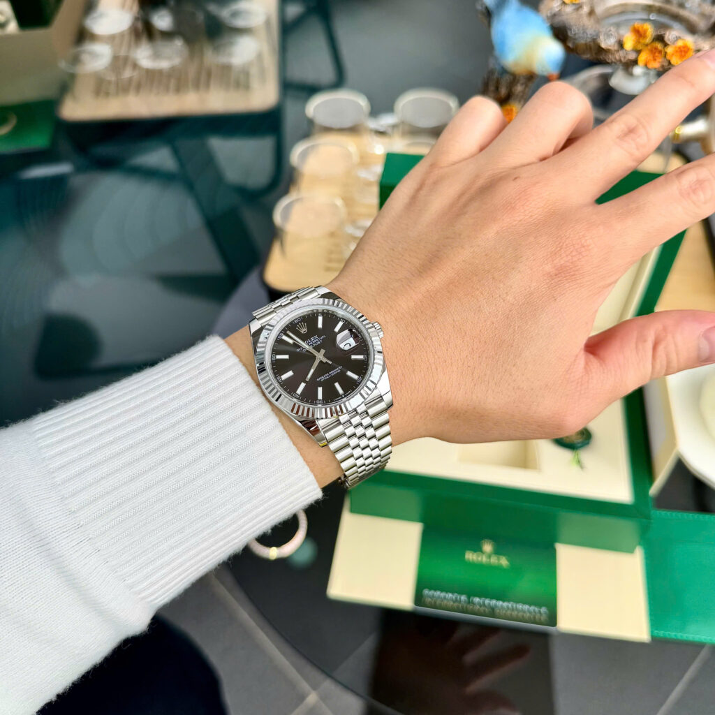 Đồng hồ Rolex DateJust Rep 11 mặt đen cọc số dạ quang nhá máy Clean 41mm (2)