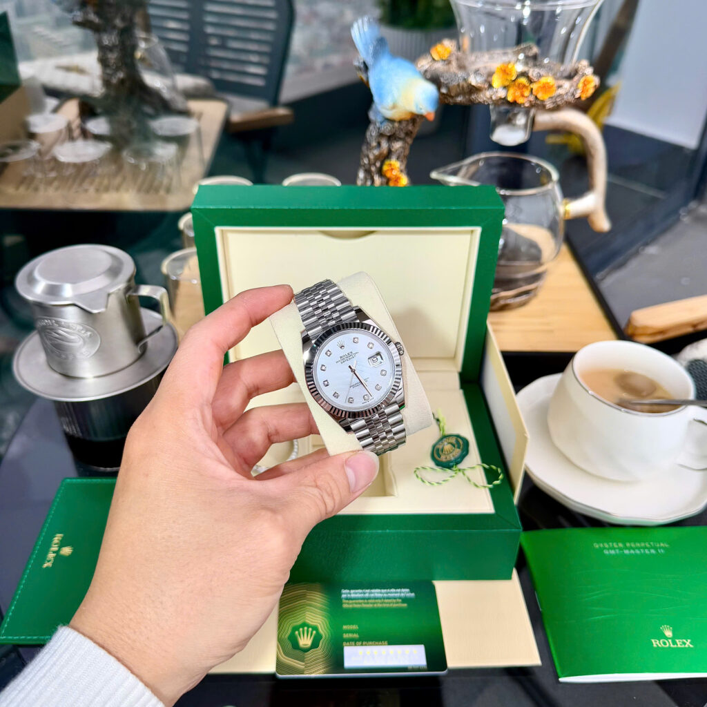 Đồng hồ Rolex DateJust Replica 11 mặt khảm xà cừ máy Clean 41mm (2)