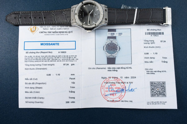 Đồng hồ Hublot Classic Fusion Replica 11 màu xám vỏ đính full kim cương moissanite 42mm (2)