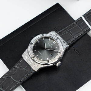 Đồng hồ Hublot Classic Fusion Replica 11 màu xám vỏ đính full kim cương moissanite 42mm (2)