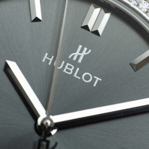 Đồng hồ Hublot Classic Fusion Replica 11 màu xám vỏ đính full kim cương moissanite 42mm (2)
