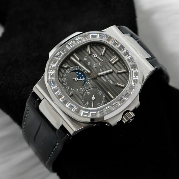 Đồng hồ Patek Philippe Nautilus 5724 Replica 11 mặt xám dây da xưởng PPF 40mm (2)