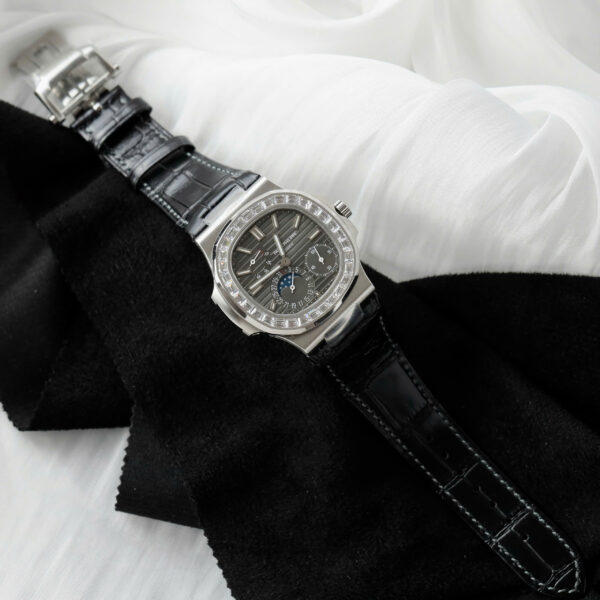 Đồng hồ Patek Philippe Nautilus 5724 Replica 11 mặt xám dây da xưởng PPF 40mm (2)