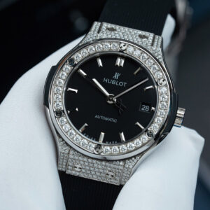 Đồng hồ nam Hublot Classic Fusion Rep 11 mặt đen vỏ đính full kim cương moissanite 42mm (2)