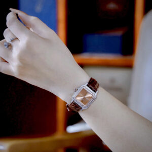 Đồng Hồ Cartier Panthere nữ đính đá dây da nâu fake cao cấp 27mm