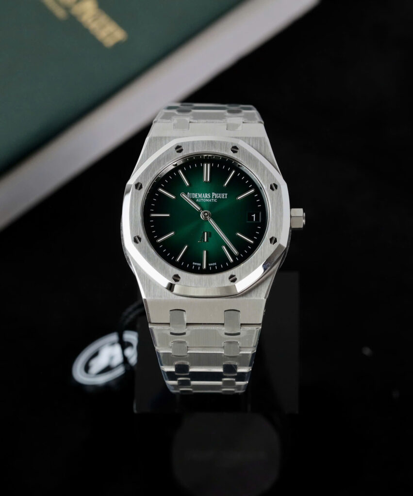 Đồng hồ Audemars Piguet Rep 11 Royal Oak Jumbo Extra-thin 16202 mặt xanh hun khói ZF 39mm (2)