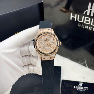 Đồng hồ Hublot Classic Fusion nữ dây cao su đen đính full đá fake cao cấp 34mm (1)