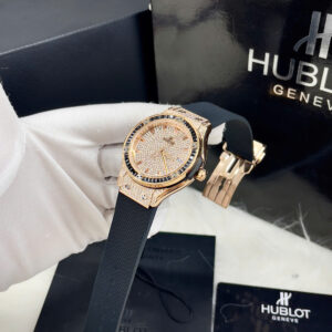 Đồng hồ Hublot Classic Fusion nữ dây cao su đen đính full đá fake cao cấp 34mm (1)