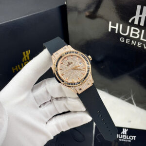 Đồng hồ Hublot Classic Fusion nữ dây cao su đen đính full đá fake cao cấp 34mm (1)