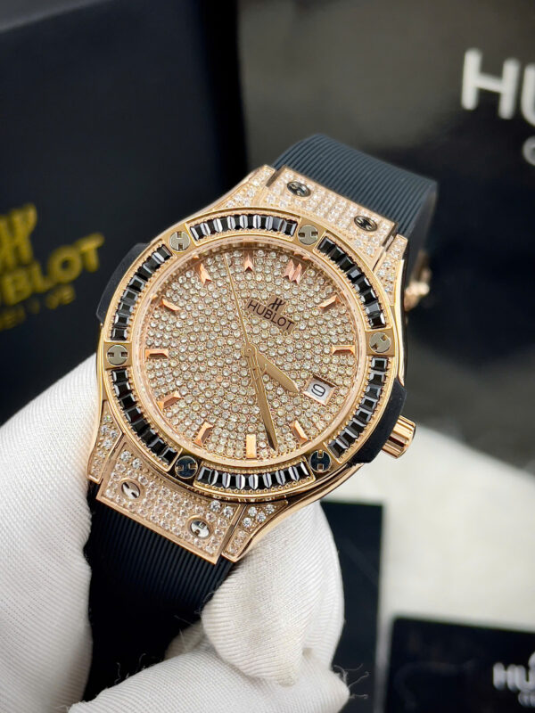 Đồng hồ Hublot Classic Fusion nữ dây cao su đen đính full đá fake cao cấp 34mm (1)