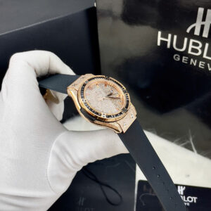 Đồng hồ Hublot Classic Fusion nữ dây cao su đen đính full đá fake cao cấp 34mm (1)