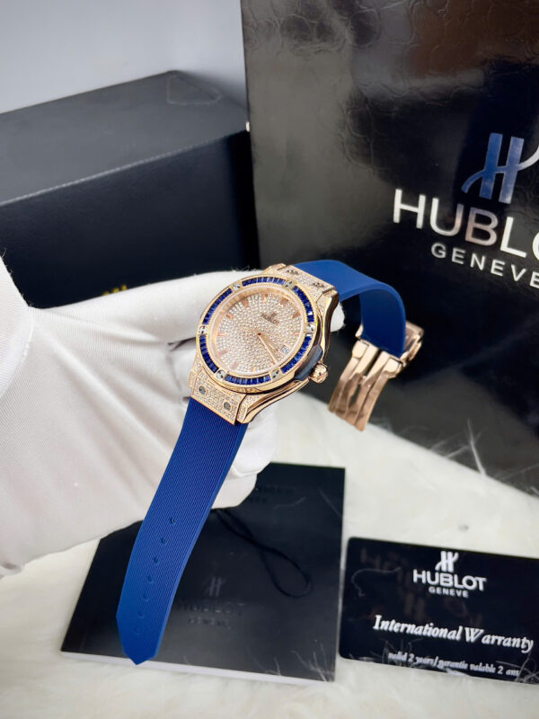 Đồng hồ Hublot Classic Fusion nữ dây cao su đính full đá fake cao cấp 34mm
