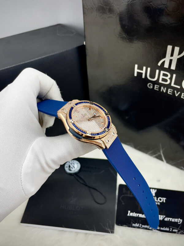 Đồng hồ Hublot Classic Fusion nữ dây cao su đính full đá fake cao cấp 34mm