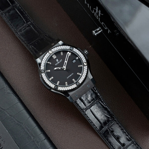Đồng hồ Hublot Rep 11 Classic Fusion Ceramic gốm đen viền đính đá xưởng JJZ 42mm (2)