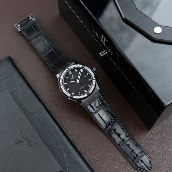 Đồng hồ Hublot Rep 11 Classic Fusion Ceramic gốm đen viền đính đá xưởng JJZ 42mm (2)