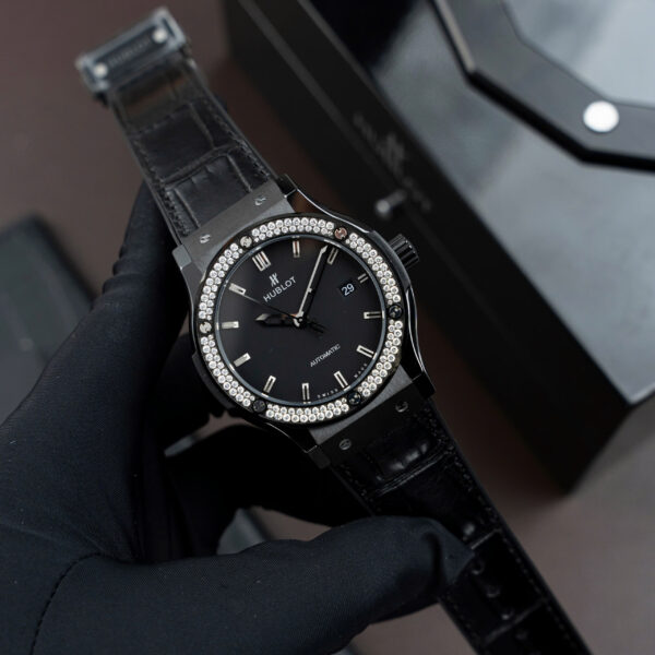 Đồng hồ Hublot Rep 11 Classic Fusion Ceramic gốm đen viền đính đá xưởng JJZ 42mm (2)