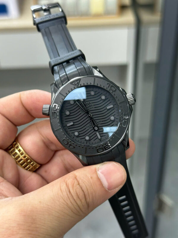Đồng hồ Omega Rep 11 Seamaster vỏ gốm đen máy cơ Thuỵ Sỹ nhà máy VS 42mm (4)