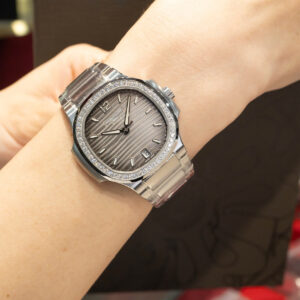 Đồng hồ Patek Philippe Replica 11 Nautilus 7118 nữ mặt xám viền đính đá xưởng 3K 35 (2)