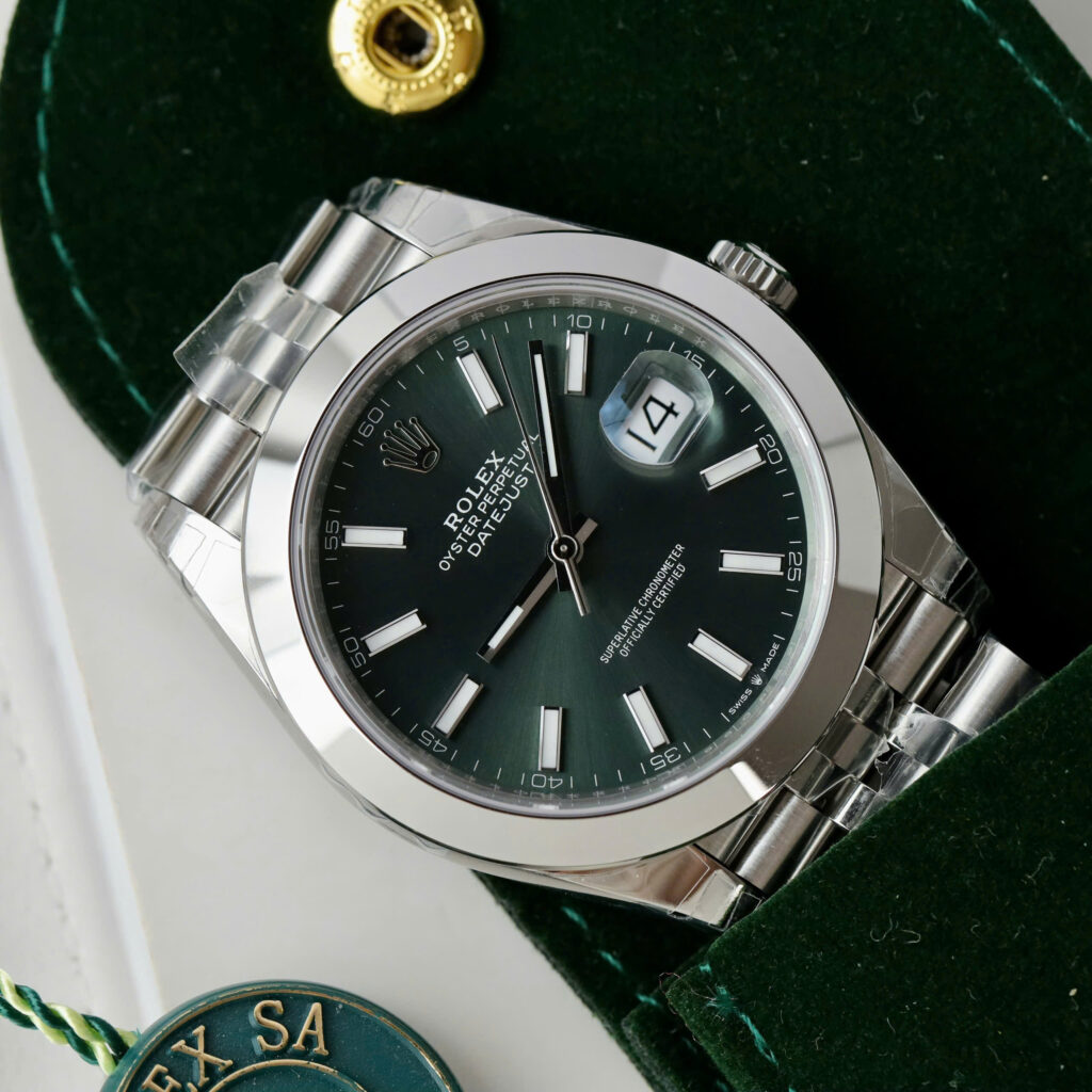 Đồng hồ Rolex DateJust 126300 mặt xanh lá cây viền trơn xưởng VS 41mm (2)
