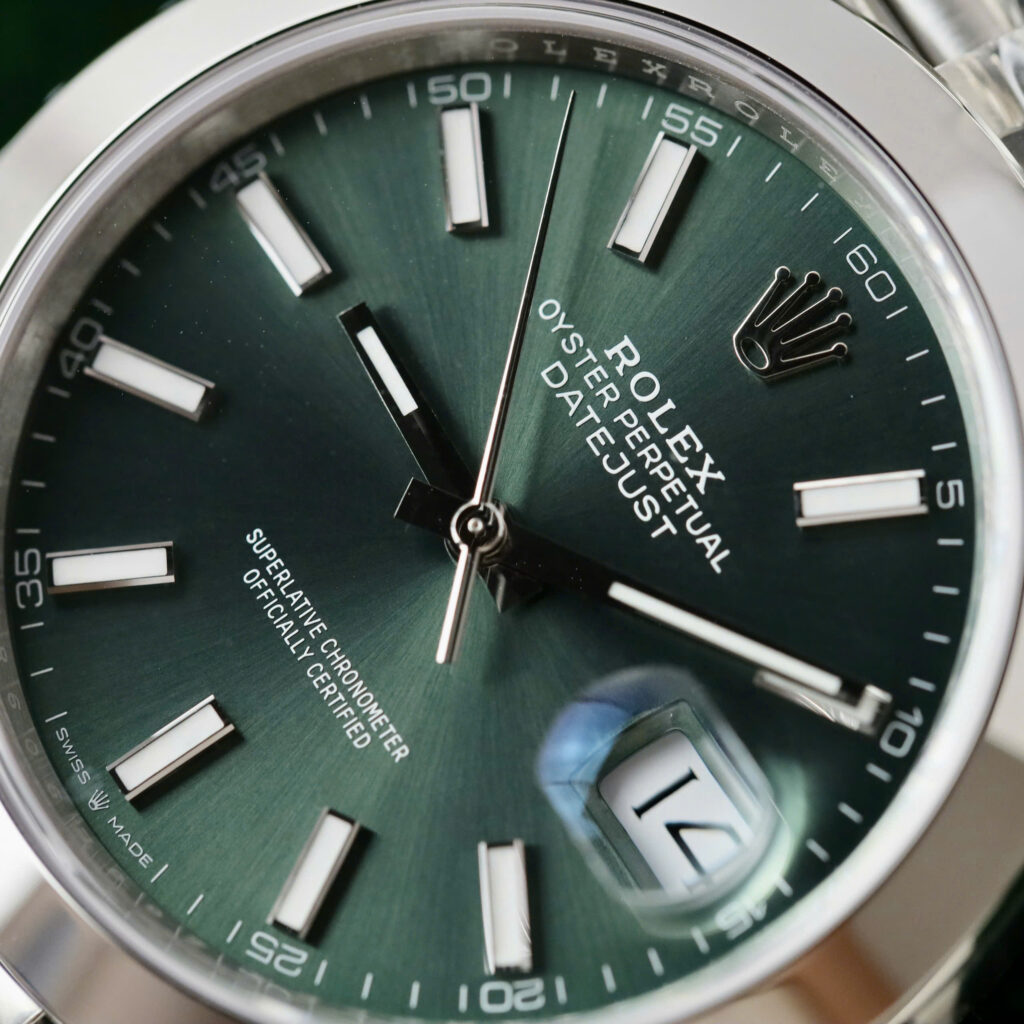 Đồng hồ Rolex DateJust 126300 mặt xanh lá cây viền trơn xưởng VS 41mm (2)