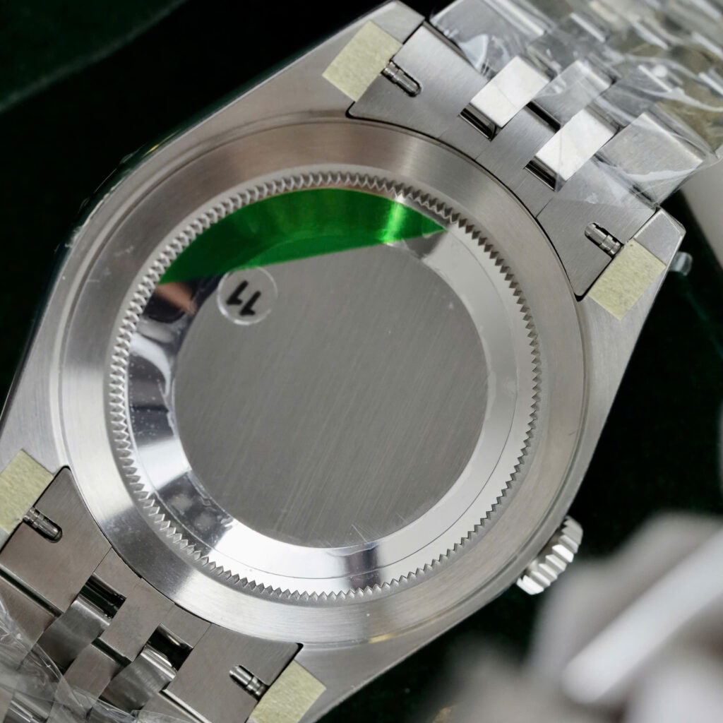 Đồng hồ Rolex DateJust 126300 mặt xanh lá cây viền trơn xưởng VS 41mm (2)