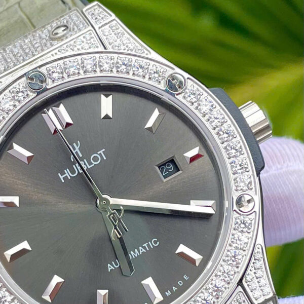 Đồng hồ Hublot Classic nam mặt xám gray dây da bọc cao su fake cao cấp 42mm