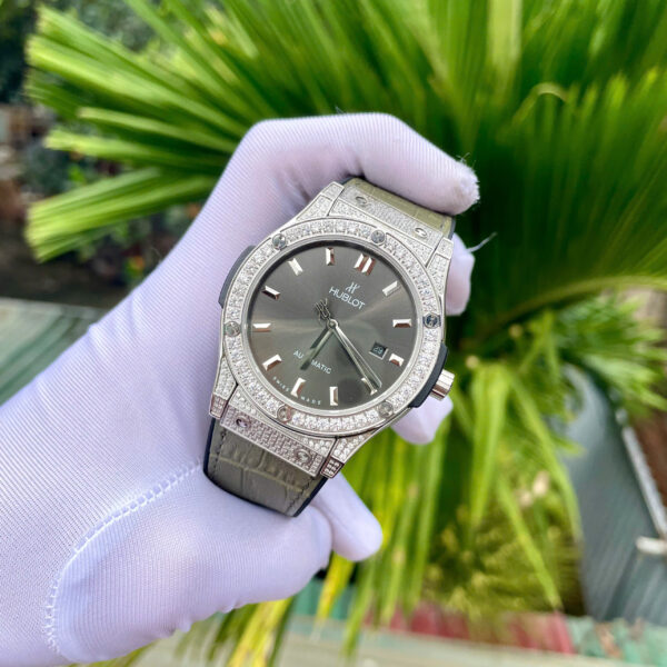 Đồng hồ Hublot Classic nam mặt xám gray dây da bọc cao su fake cao cấp 42mm