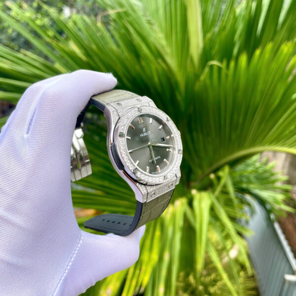 Đồng hồ Hublot Classic nam mặt xám gray dây da bọc cao su fake cao cấp 42mm