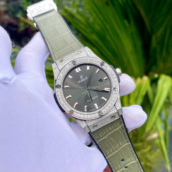Đồng hồ Hublot Classic nam mặt xám gray dây da bọc cao su fake cao cấp 42mm