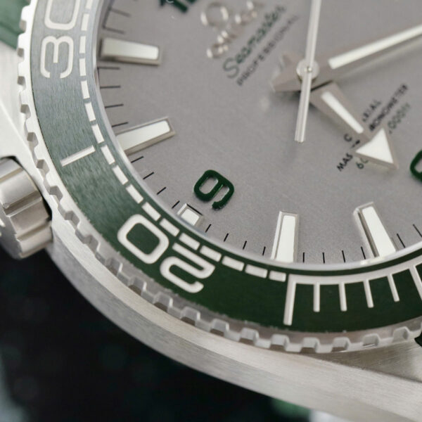 Đồng hồ Omega Planet Ocean 600M Replica 11 mặt vân xước xám niềng gốm xanh lá cây xưởng VS 43 (1)