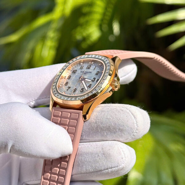 Đồng hồ Patek Philippe Aquanaut 5072R tuỳ chỉnh bọc vàng thật + đính kim cương moissanite baguette 35 (2)