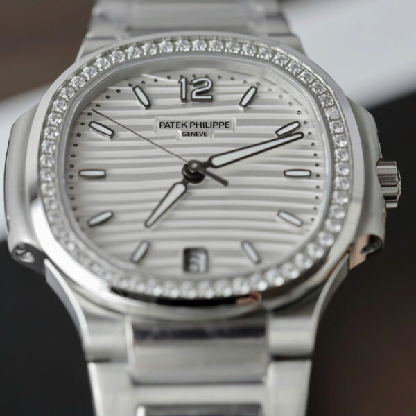 Đồng hồ Patek Philippe Chế Tác Nautilus 7118 nữ mặt xám trắng viền đính đá xưởng 3K 35 (2)