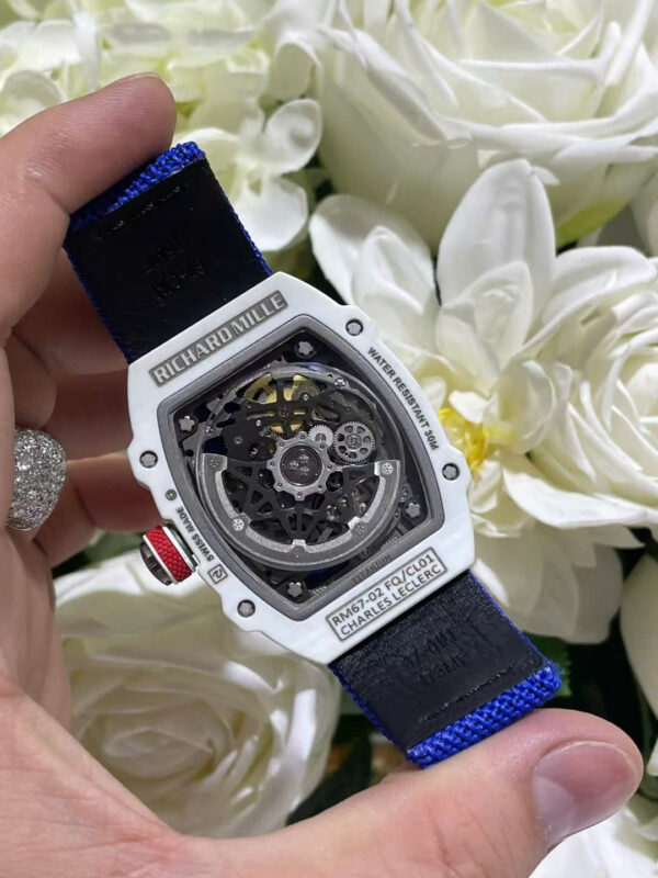 Đồng hồ Richard Mille RM67-02 chế tác vỏ carbon trắng siêu mỏng trọng lượng 37 grams 38.7×47 (1)