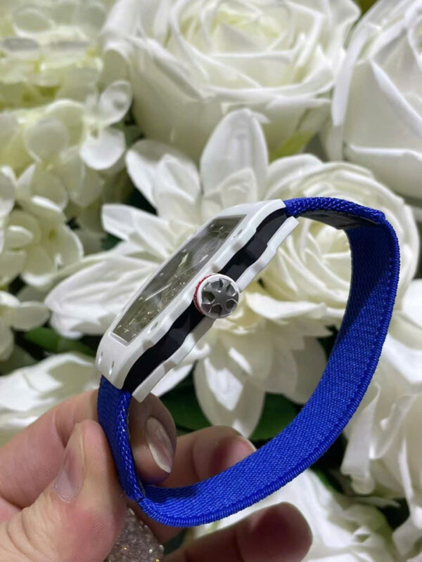 Đồng hồ Richard Mille RM67-02 chế tác vỏ carbon trắng siêu mỏng trọng lượng 37 grams 38.7×47 (1)