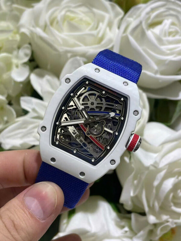 Đồng hồ Richard Mille RM67-02 chế tác vỏ carbon trắng siêu mỏng trọng lượng 37 grams 38.7×47 (1)