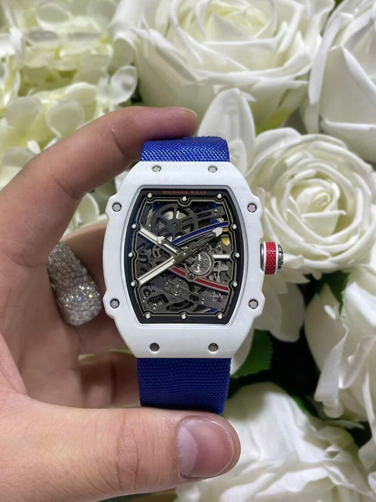 Đồng hồ Richard Mille RM67-02 chế tác vỏ carbon trắng siêu mỏng trọng lượng 37 grams 38.7×47 (1)